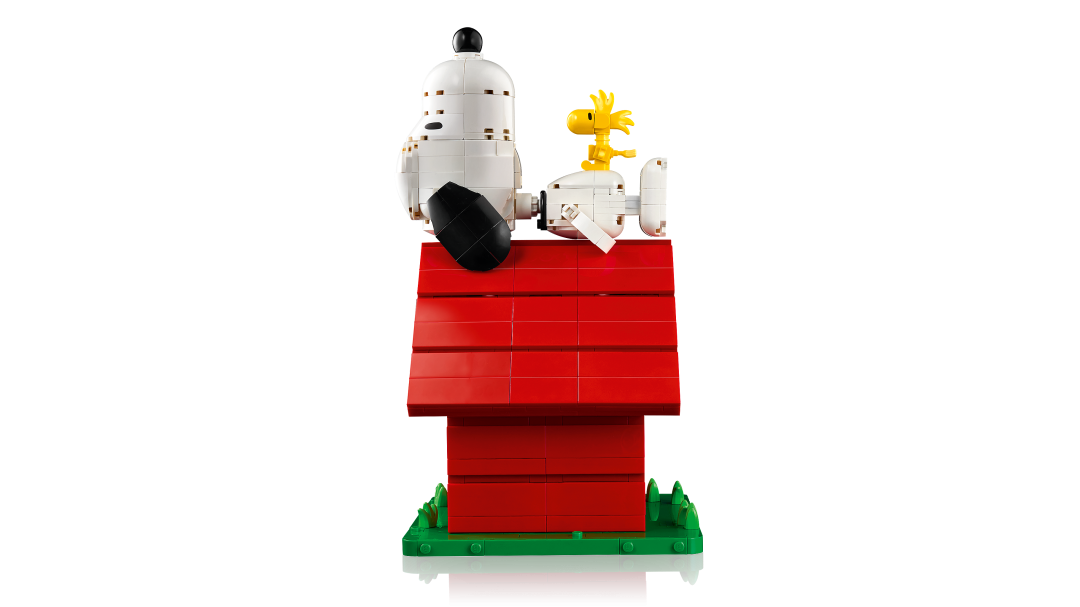 LEGO Ideas Peanuts: Snoopy's Doghouse Set 21368