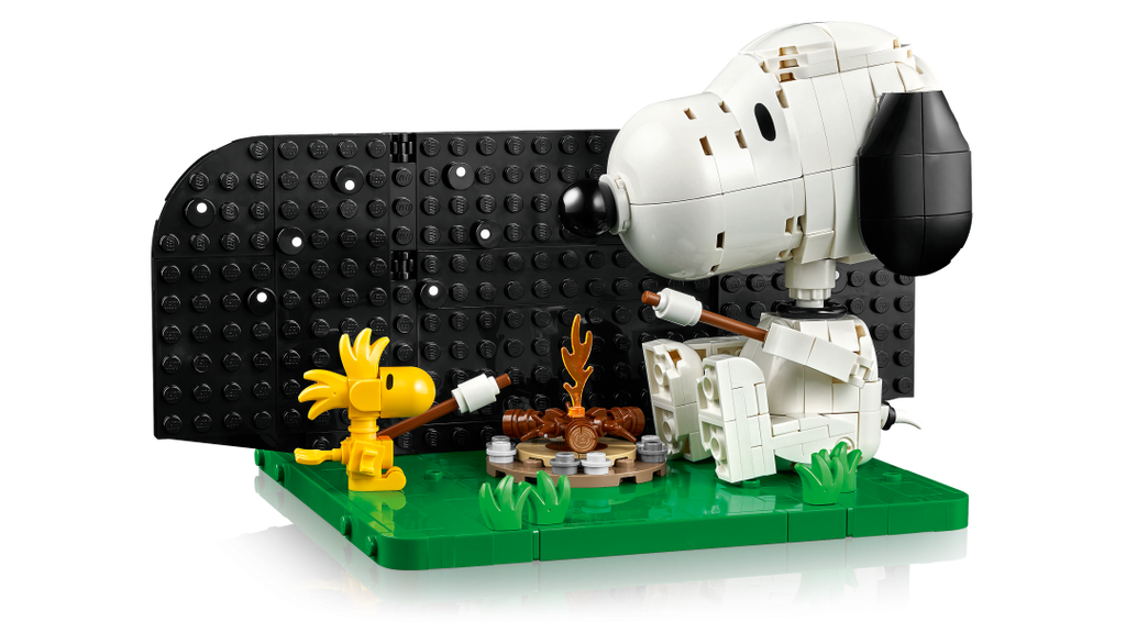 LEGO Ideas Peanuts: Snoopy's Doghouse Set 21368