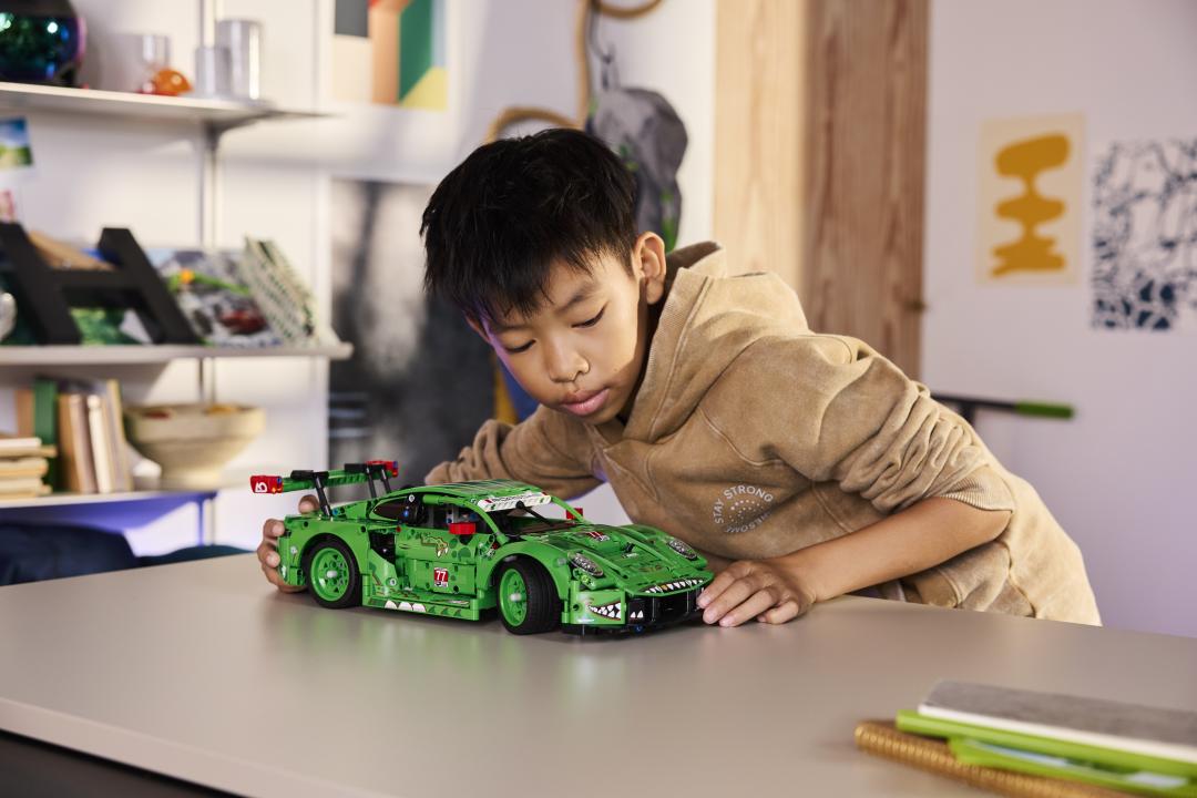 LEGO Technic Porsche 911 GT3 R REXY AO Racing Car Set 42224