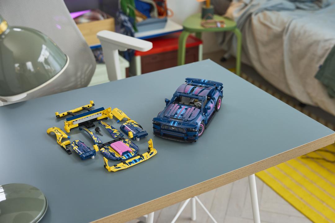 LEGO Technic Custom Garage Ford Mustang GT Car Set 42236