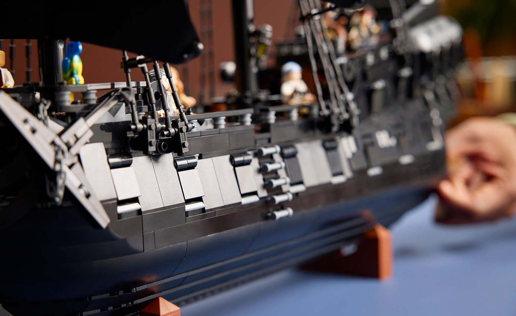 LEGO ICONS Captain Jack Sparrow's Pirate Ship Set 10365