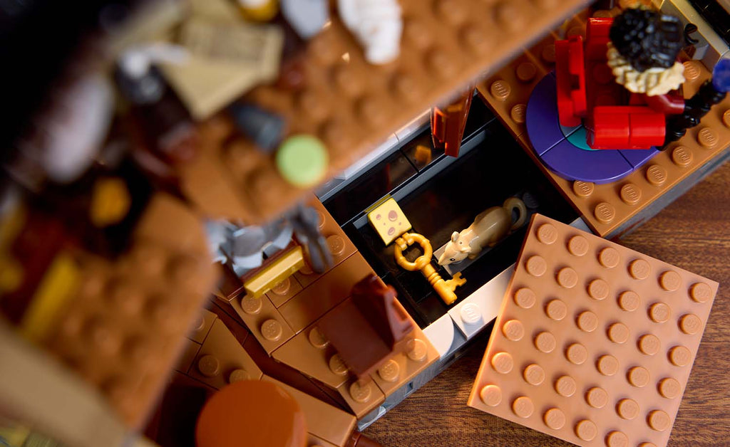 LEGO ICONS Mayor Manor Set 11383