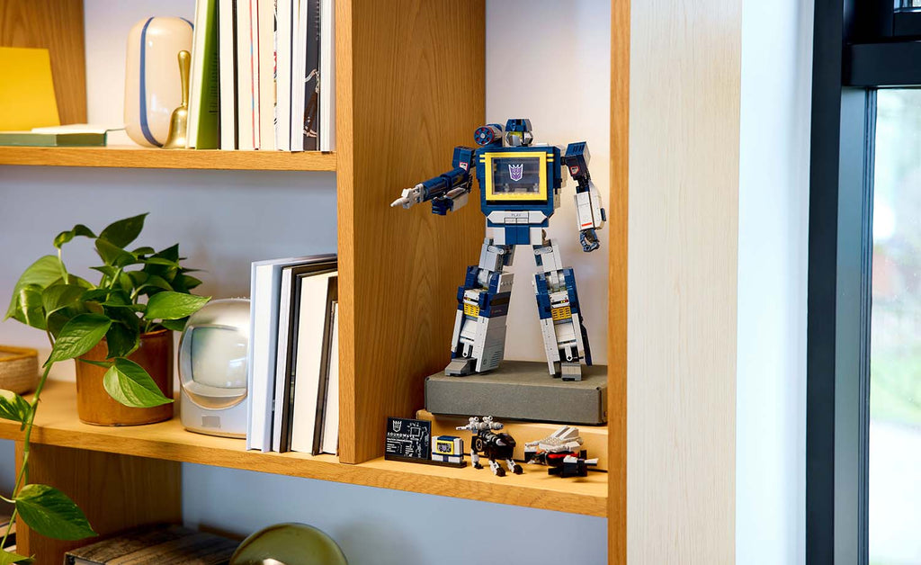 LEGO ICONS Transformers: Soundwave Set 10358