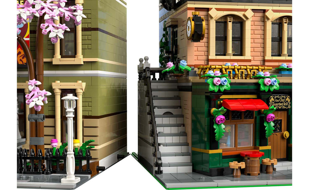 LEGO ICONS Tudor Corner Set 10350