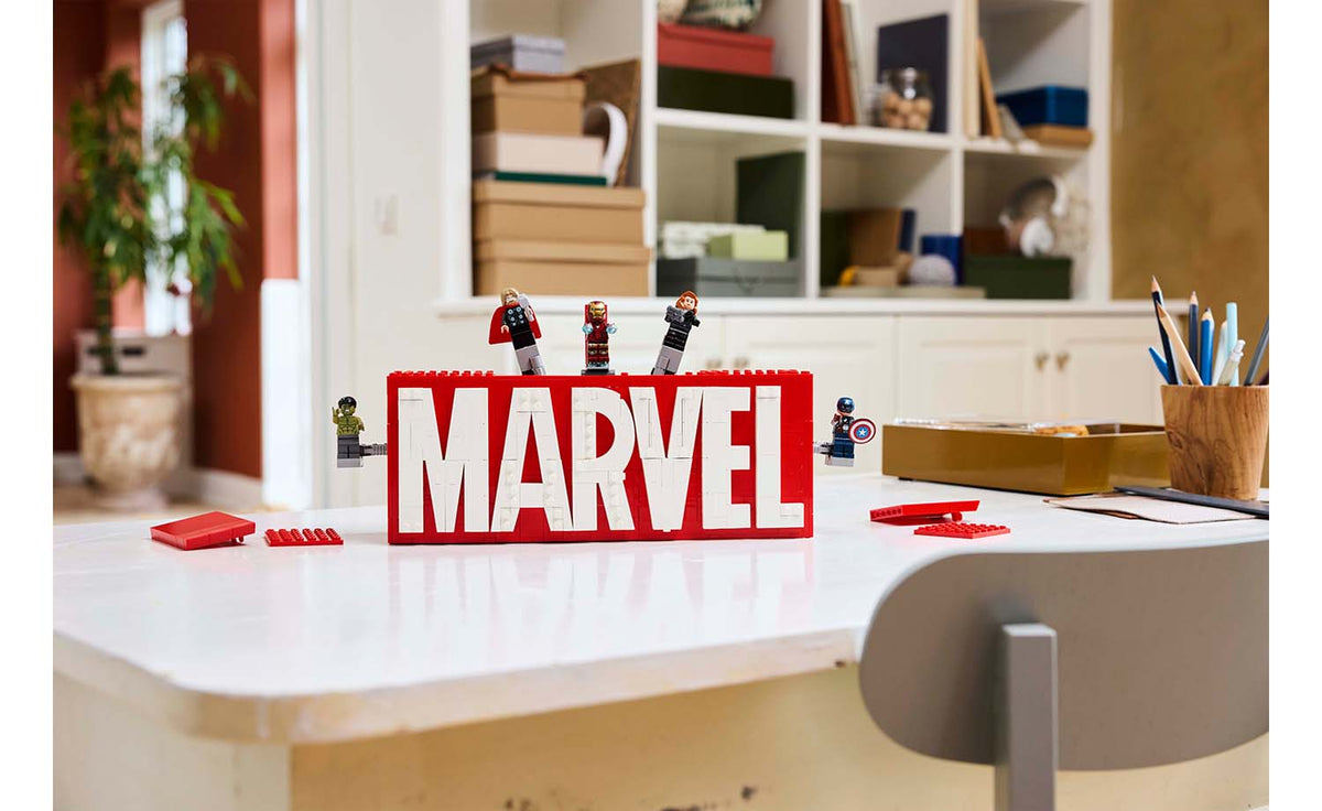LEGO MARVEL Logo & Minifigures Set 76313