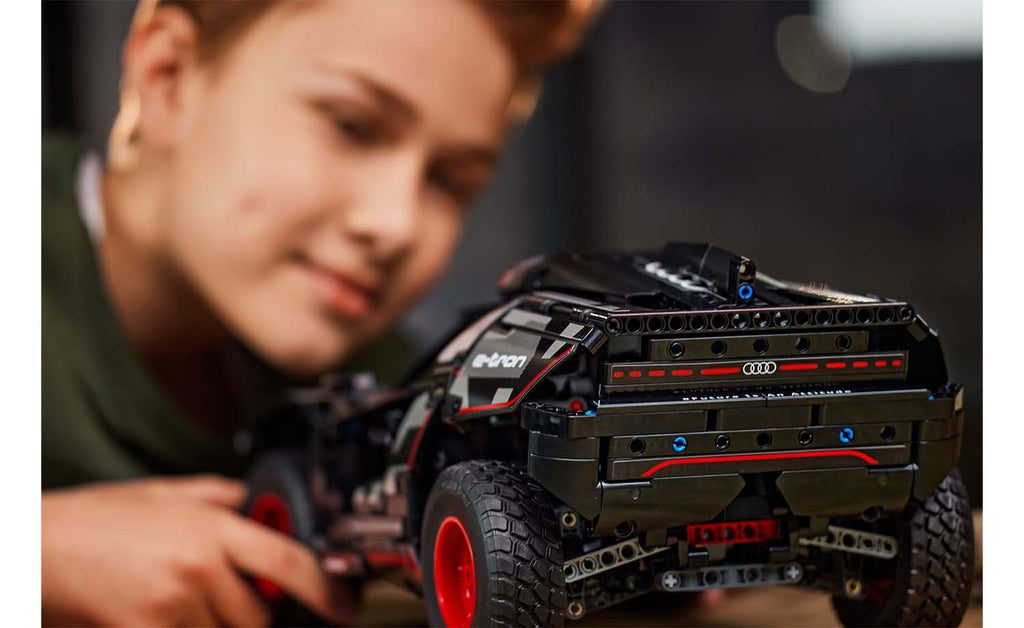 LEGO Technic Audi RS Q e-tron Set 42160
