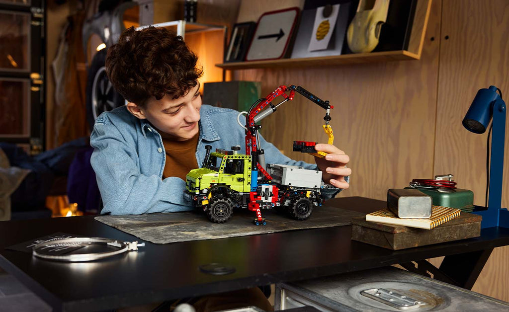 LEGO Technic Mercedes-Benz Unimog U 5023 with Crane Set 42242