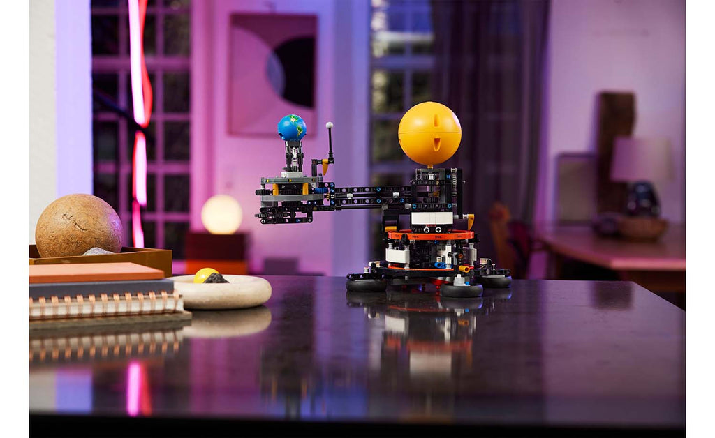 LEGO Technic Planet Earth and Moon in Orbit Set 42179